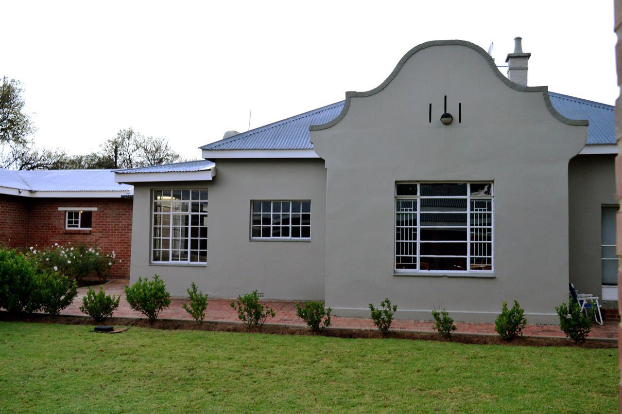 Village Lodge Harrismith Exterior photo