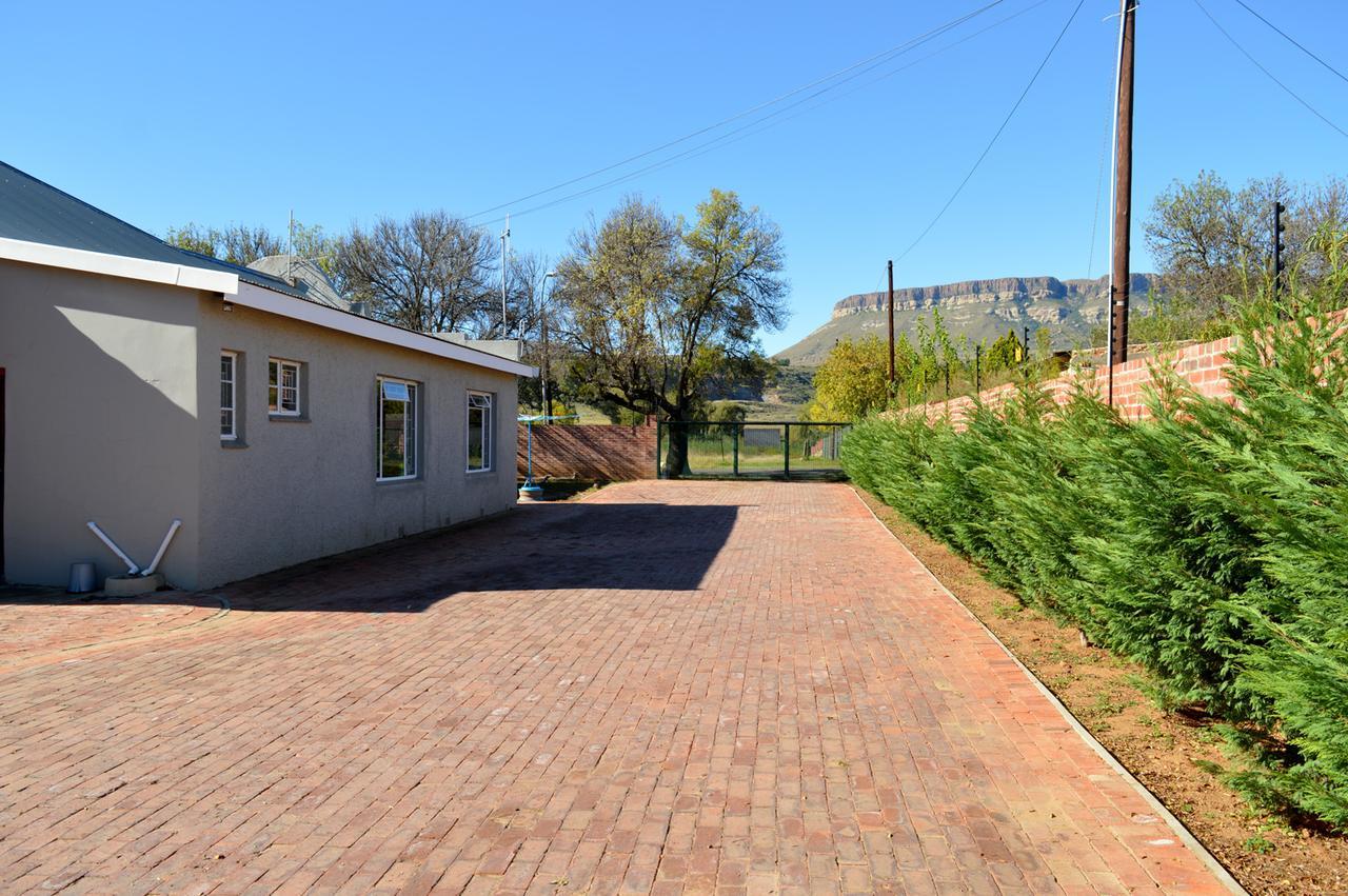 Village Lodge Harrismith Exterior photo